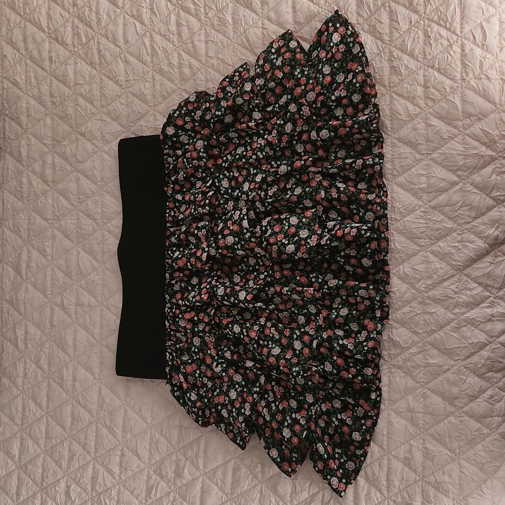 3/20 Forever 21 flower pattern ruffled skirt xs